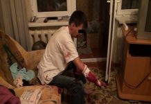 В Шымкенте пожилая женщина чуть не отрубила руку гостю В Шымкенте пожилая женщина чуть не отрубила руку гостю