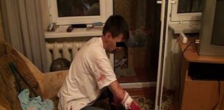 В Шымкенте пожилая женщина чуть не отрубила руку гостю В Шымкенте пожилая женщина чуть не отрубила руку гостю