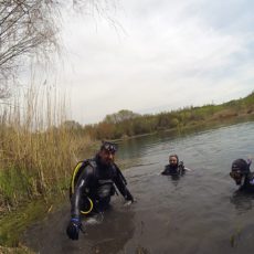 Шымкентские дайверы чистят озера области