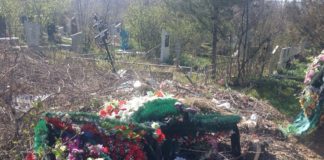 Городские кладбища Шымкента начали очищать от мусора