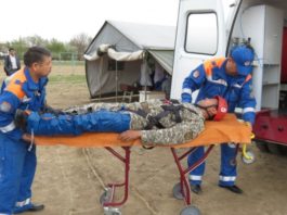 Тренировка школьников и преподавателей по аварийно-спасательным работам