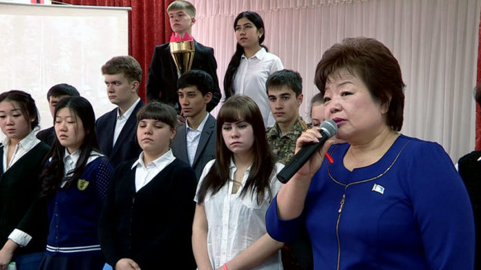 Школы Шымкента проводят эстафету "Путь к Победе"