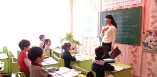 Логопедическую помощь особенным детям оказывают в школах Шымкента Ученики в школе