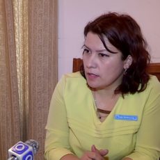 Няня, избивавшая малолетних подопечных, предстала перед судом Гульшат Жусупжанова, заведующая канцелярией ювенального суда ЮКО