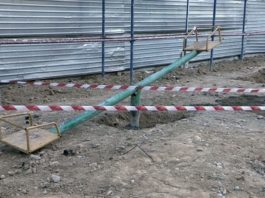 В Шымкенте сносят детские площадки из-за строительства дорогого жилого комплекса