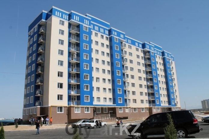 В новом административном центре Шымкента очередники получили жилье
