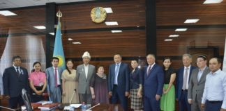 Аким ЮКО встретился с журналистами и общественными деятелями Аким ЮКО встретился с журналистами и общественными деятелями