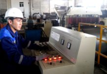 Трубы, профили, металлочерепица и профнастил шымкентского производства пользуются огромным спросом по всему Казахстану Ответственность за четкость нарезки лежит на плечах оператора цеха Султана Смандиярова