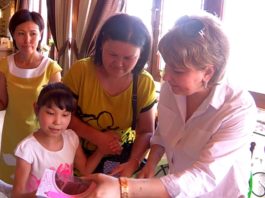 Более 40 детей получили подарки от благотворительного фонда имени К. Турисбекова