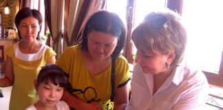 Дети получили подарки от благотворительного фонда имени К. Турисбекова Более 40 детей получили подарки от благотворительного фонда имени К. Турисбекова