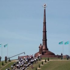 В селе Шарапхана ЮКО открыли необычный памятник В селе Шарапхана ЮКО открыли необычный памятник