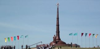 В селе Шарапхана ЮКО открыли необычный памятник В селе Шарапхана ЮКО открыли необычный памятник