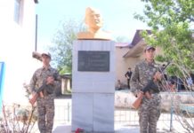 На малой родине героя в Шымкенте установлен памятник Памятник Ережепбаю Молдабаеву