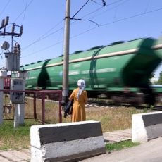 Восьмая жертва на железной дороге в Шымкенте с начала года Переходить железнодорожные пути опасно для жизни