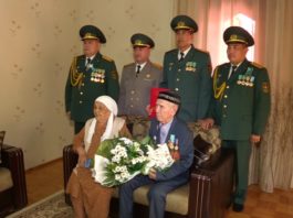 Руководители департамента по делам обороны ЮКО поздравили семью Тулешовых