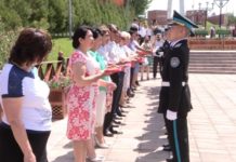 Землю с Пискаревского кладбища Санкт-Петербурга привезли в Шымкент