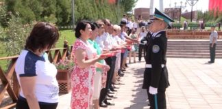 Землю с Пискаревского кладбища Санкт-Петербурга привезли в Шымкент