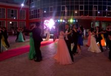 В Шымкенте первые выпускники НИШ получили аттестат зрелости Первый выпускной бал в НИШ