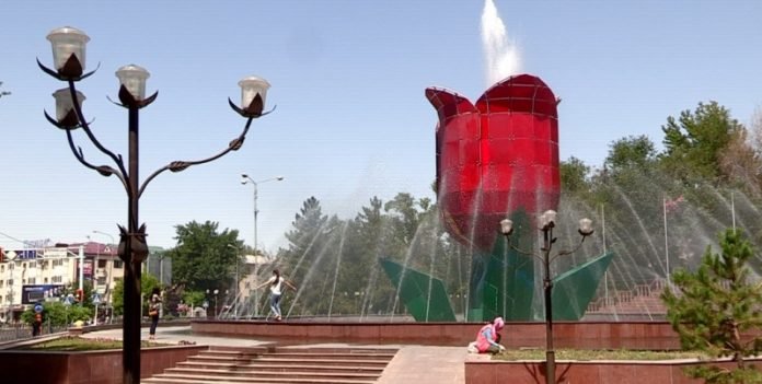 Жара 2015. Фонтан Тюльпан