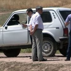 7 человек утонули в магистральном канале в ЮКО Автомашина "Нива" в которой находилось 10 человек переезжая канал в запрещённом месте упала в воду