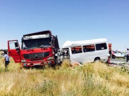 Уже 13 человек погибли в ДТП при столкновении КамАЗа и микроавтобуса