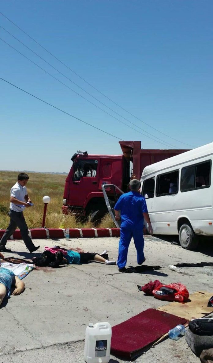 Страшная авария, произошедшая сегодня на въезде в Шымкент, унесла жизни 13 человек
