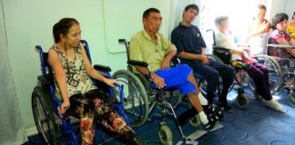 Люди с ограниченными возможностями могут получить помощь от ЦОНа на дому Люди с ограниченными возможностями могут получить помощь от ЦОНа на дому