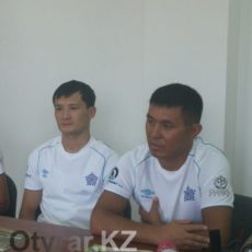 Боксер Биржан Жакыпов принимает поздравления Боксер Биржан Жакыпов принимает поздравления