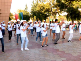 Флешмоб в поддержку отечественных производителей прошел в Шымкенте