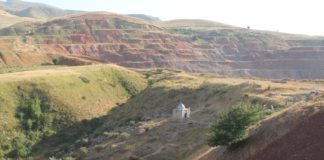 В ЮКО самые богатые недра в Казахстане Вода из скалы ушла 11 лет назад, когда по соседству стали разрабатывать карьер…