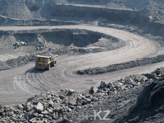 В Южно-Казахстанской области добывают гравий, песчано-гравийную смесь, глину, песок, известь, минеральные пигменты, гипс и ангидрит, базальт, строительный камень, бетонит, соль