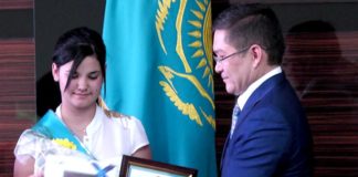 В ЮКО дети-сироты получили гранты на обучение