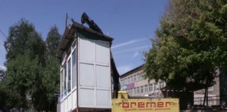 В Шымкенте сносят незаконно работающие ларьки В Шымкенте сносят незаконно работающие ларьки