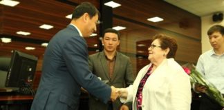 Руководитель медиахолдинга «Отырар» награждена медалью ко Дню Конституции Руководитель медиахолдинга "Отырар" награждена медалью ко дню Конституции