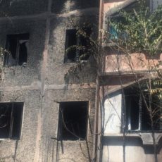 В Шымкенте пожаром уничтожены квартиры сразу пяти этажей многоэтажного дома В Шымкенте от пожара пострадали сразу пять этажей многоэтажного дома