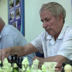 В центральном парке прошло первенство по шахматам среди ветеранов В центральном парке стартовало первенство среди ветеранов-интеллектуалов