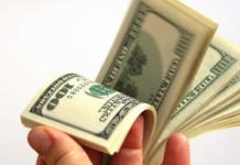 Жительницу Казыгуртского района обокрала одноклассница Доллары. Американская валюта