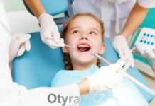 Чем опасен бутылочный кариес Бутылочный кариес может проявиться в виде светлых матовых пятен, которые со временем приобретают вид шероховатостей на эмали, постепенно углубляются и темнеют