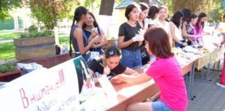 В Шымкенте собирают средства для помощи девочке с опухолью мозга