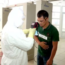 На таможенном посту «Жибек Жолы» учились выявлять лихорадку Эбола