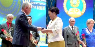 Южане получили от акима ЮКО юбилейные медали «20 лет Конституции Казахстана»