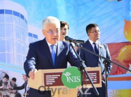 Аким Южно-Казахстанской области 1 сентября посетил "Назарбаев Интеллектуальную школу"