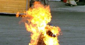 В Туркестане женщина подожгла себя из-за банковского кредита В школе Туркестана техничка совершила самоподжог из-за банковского кредита