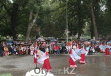 Музыкальный ретро-фестиваль «Старая пластинка» прошел в Шымкенте