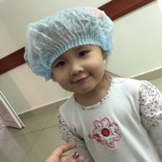 Ученики НИШ помогают трехлетней Аяне вернуть здоровье