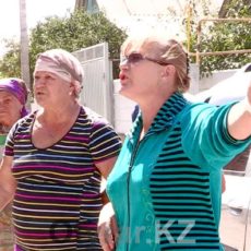 Жители улицы Сырыма Датулы просят власти отремонтировать им дорогу