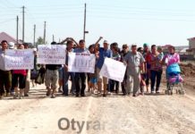 Жители Шымкента просят не сносить их дома ради нового красивого газона Жители Шымкента просят не сносить их дома ради нового красивого газона