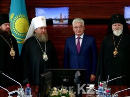 Казахстанский митрополит Александр встретился с главой Южного Казахстана