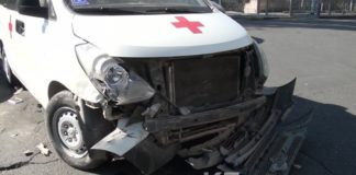 Скорая помощь, перевозившая роженицу из Арыси, попала в ДТП в Шымкенте