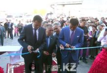 Сгоревший рынок «Бекжан» в Шымкенте снова начал работать Сгоревший рынок "Бекжан" в Шымкенте снова начал работать